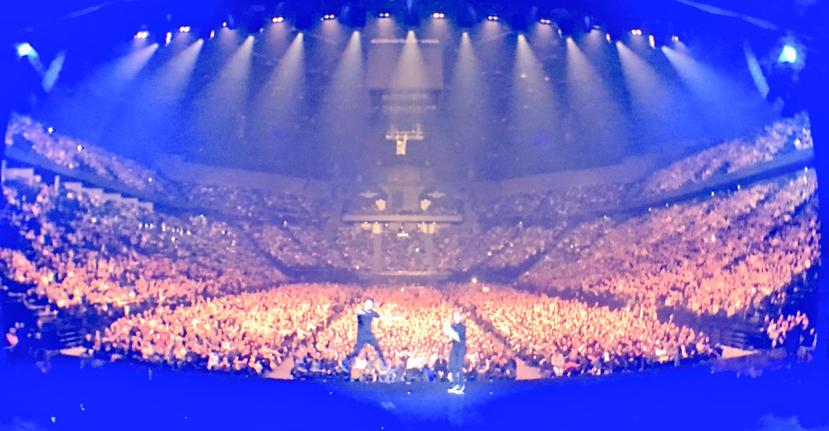 kevadamsss's tweet image. BERCYYY !! 12.000 personnes en Fire !!Merci A vous pour cet accueil! Quel Bonheur ce show chaque soir AVEC vous! Vive vous! #ToutEstPossible