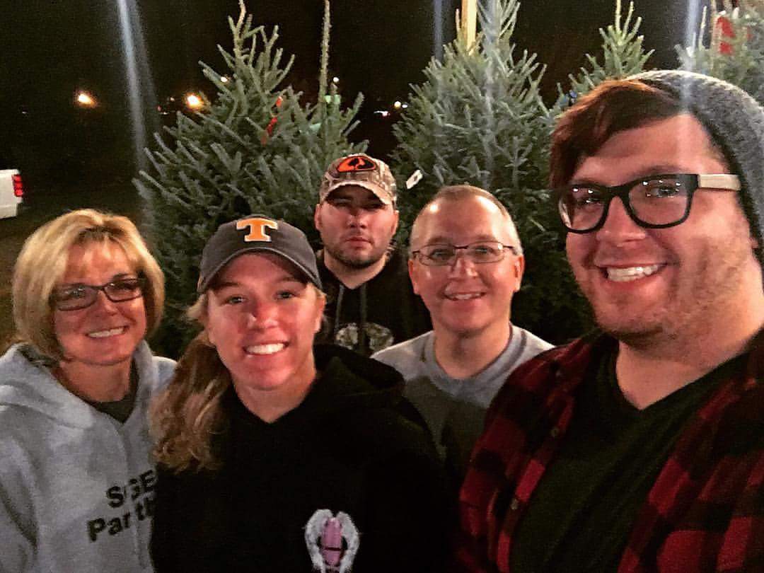 atreeves's tweet photo. Finding the Reeves Family Christmas Tree! #griswoldstyle #lotsofsap #lovemyfamily #chrisdoesntsmile https://t.co/iJCWCNXwlx