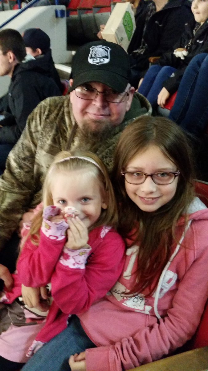 TrinaDavid76's tweet photo. @BurgervilleUSA 
Winterhawks!  Go Hawks! https://t.co/gyXU1ji5Bm