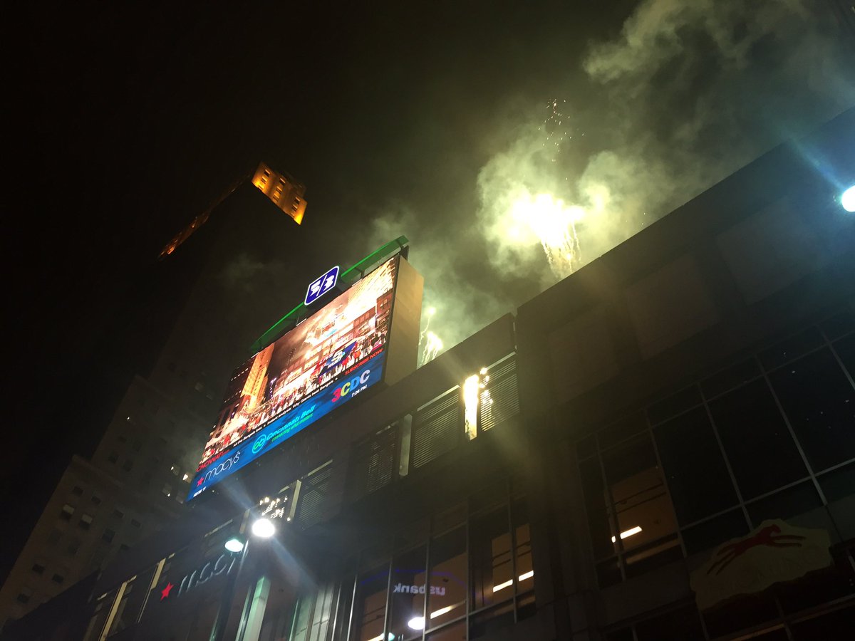 EmTweetsFirst's tweet photo. Fireworks to celebrate the season! My phone really hates the cold weather, keeps dying:-/ #coldwx #tistheseason @WLWT #LightUpTheSquare2016 https://t.co/kFw2rAZWhQ