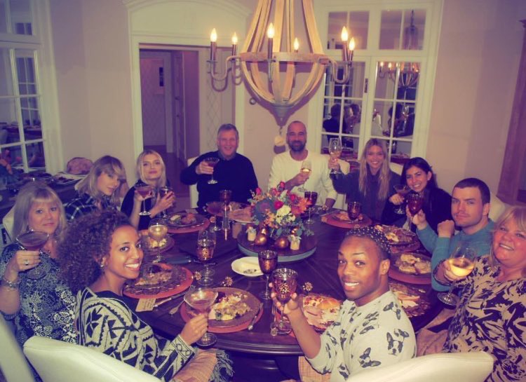 MOOOEswift13's tweet image. Taylorの加工本当すき、、😢💓
なにでやってるんだろう