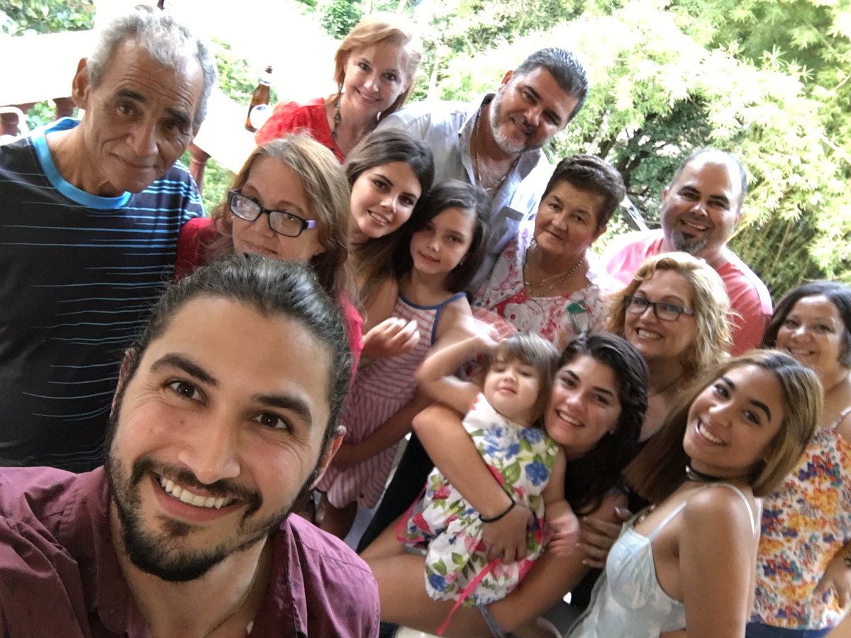elfitvicmom's tweet photo. Love our family 😘 https://t.co/zVQUVhcGNR