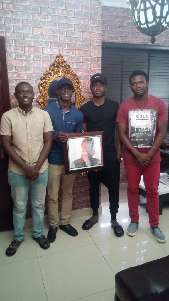 callmephysicx's tweet photo. @lilkeshofficial Thanks for having us over . Just a pic with you and everyone is messaging me .#YAGI #YOUNGOGPAPI https://t.co/3WXFuUkhAl