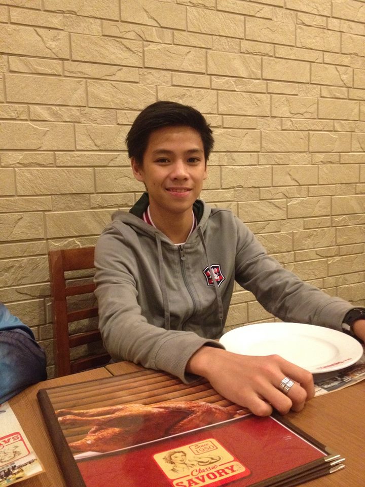 SFPM05's tweet photo. Isa pa tong grade 10 student samin Sobrang hot and cute 😍😍 #sarapng pinoy #bagets https://t.co/NNUsARvFjw