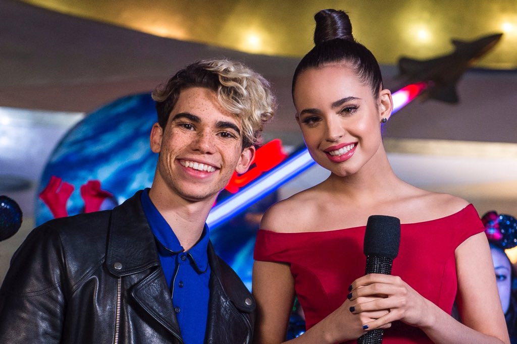 DisneyChannel's tweet photo. .@SofiaCarson and @TheCameronBoyce are at @WaltDisneyWorld! @booboostewart and @DoveCameron are at @Disneyland! 🌟
#DescendantsHoliday https://t.co/KOGsyO8HGt