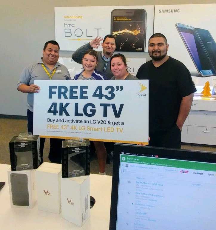 WL_PDS's tweet photo. PDS, Erik closing 3 New from T-mobile on Black Friday @PLD_WL @DEVINPOLK3 https://t.co/7vHeFVzyCs