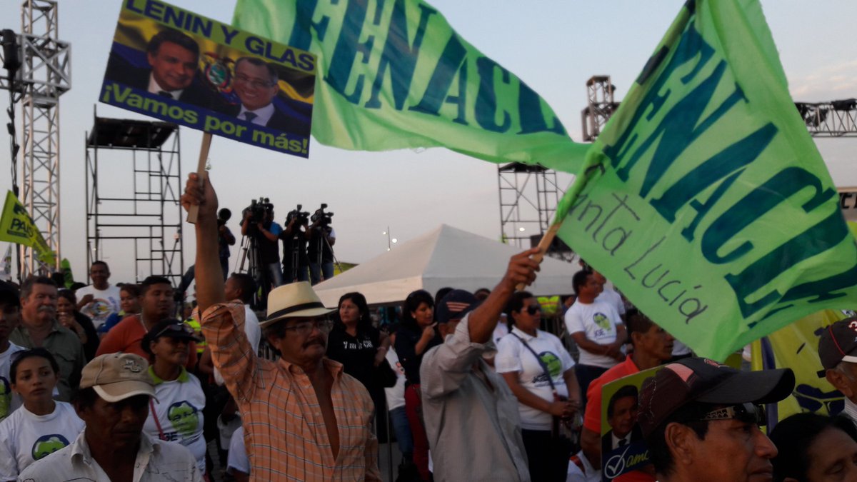 Fenacle_Ecuador's tweet photo. FENACLE presente apoyando a Lenin presidente y al compañero Ángel Rivero Asambleista, todo 35 https://t.co/O7TK1TRRa3