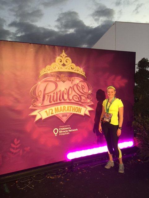 RunningLindsay's tweet photo. It's time for Friday Five and #runfessions!  #blackfriday style!
https://t.co/ur1u6RneAE 
#running #princesshalf #thanksgivingrecovery https://t.co/6vySubM5Bf