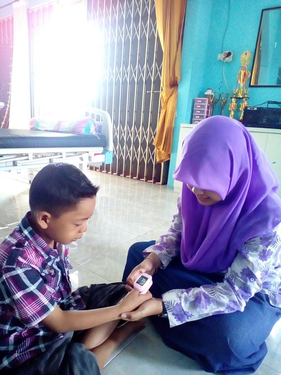 SunnahKu's tweet photo. Farel (7, Kanker Otot) sedang diperiksa oleh perawat pagi ini. #SRJogja @SRbergerak https://t.co/Z5RKtgOSkL
