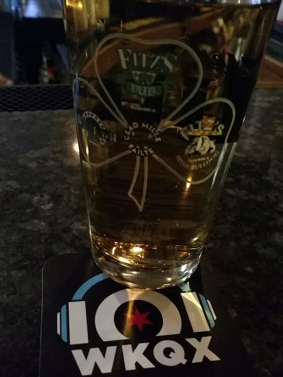 TweetsFromPetro's tweet photo. @101WKQX hanging out at #FitzsPub in #Elmhurst to win some #GuaranteedEntry to @KONGOS #NoDoughShow https://t.co/3njn9D1qaG