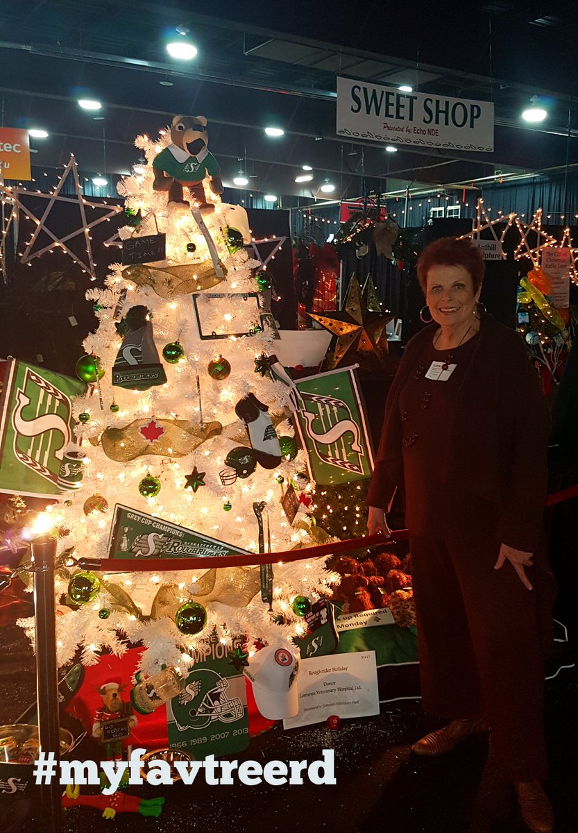 S_Saretsky's tweet photo. I found Councillor Lynne Mulder with her #myfavtreerd from lomsnes veterinary hospital #RiderPride https://t.co/aSwJFdIBt7