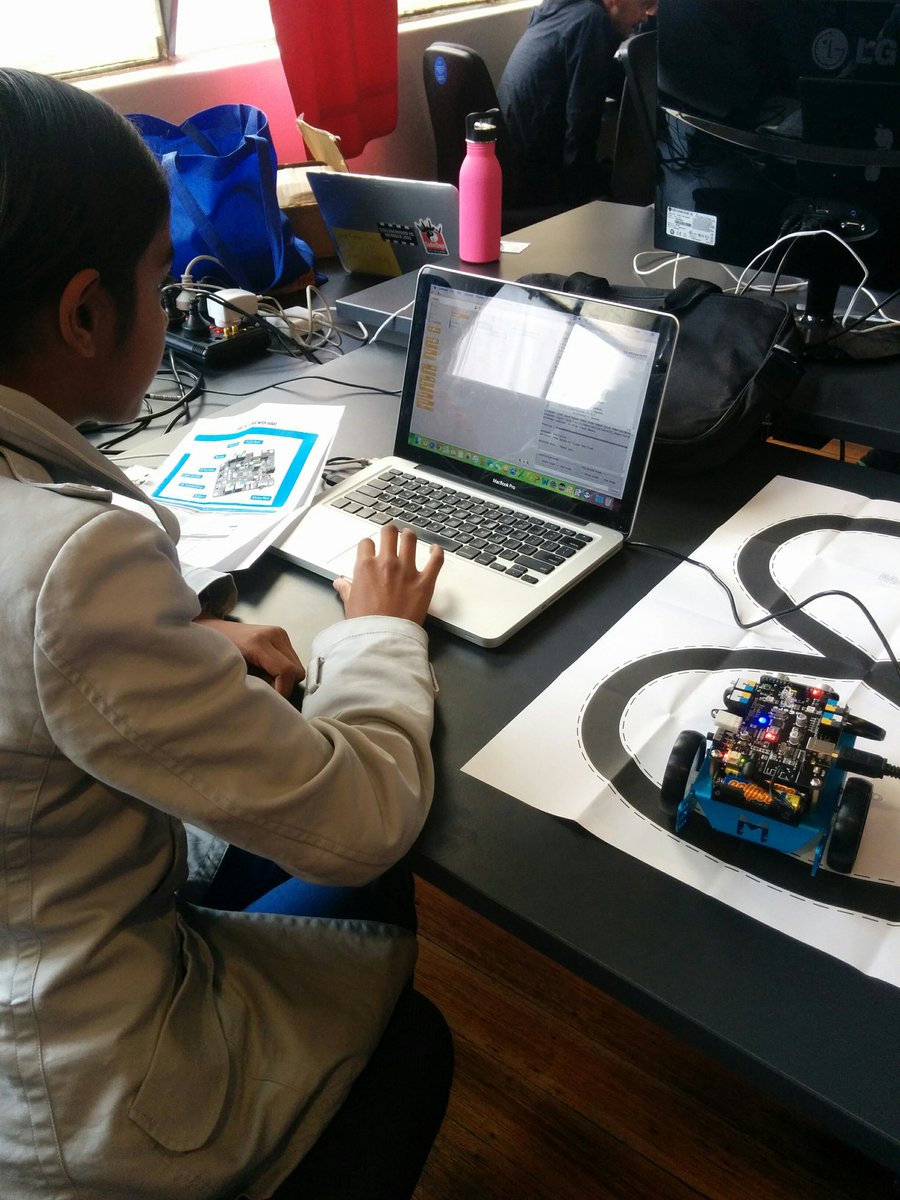 coderdojomelb's tweet image. Having fun with the #mBot at this morning&apos;s CoderDojo session @inspire9! #coderdojo #robots #coding