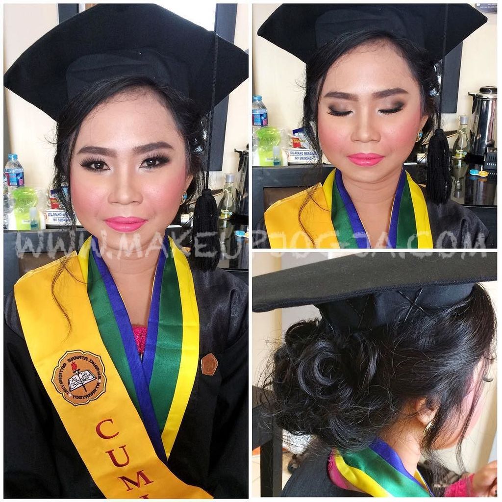 MakeupYK's tweet photo. #hairo #by @henyhenmakeup 
#makeupwisudajogja #makeupgrauation #makeupgraduationjogja #mua… https://t.co/prGnLXAIiy https://t.co/vtI0mQzrZc