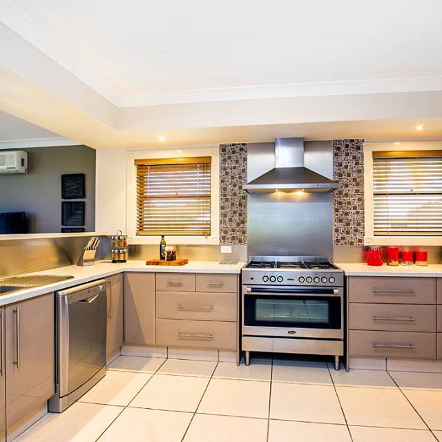 ShenOutsource's tweet photo. #Realestatephotography #ImageEditing #realestateagents #Floorplan #kitchen #shenoutsource https://t.co/oDrj8GWjEW