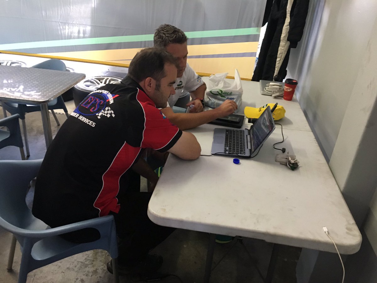 MVR_Racing's tweet image. Discussing technical data with Race Engineer Freddie Pretorius #Fastdevelopment @SasolSA @BMW_SA