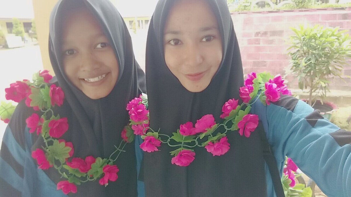Rindyani27's tweet photo. Penghargaan bunga. 😀😀😀 https://t.co/Wmq0rG1gqt