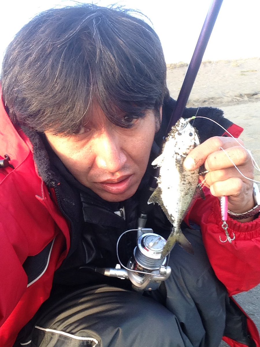 サビキーノ斉藤 魚釣り編 16年11月26日 土 15時30分頃 神奈川県の平塚海岸 プール下あたり ジグサビキで メッキ 全長約15 5cm が釣れたぁぁ サビキーノ斉藤 サビキーノ 平塚 平塚海岸 釣り メッキ