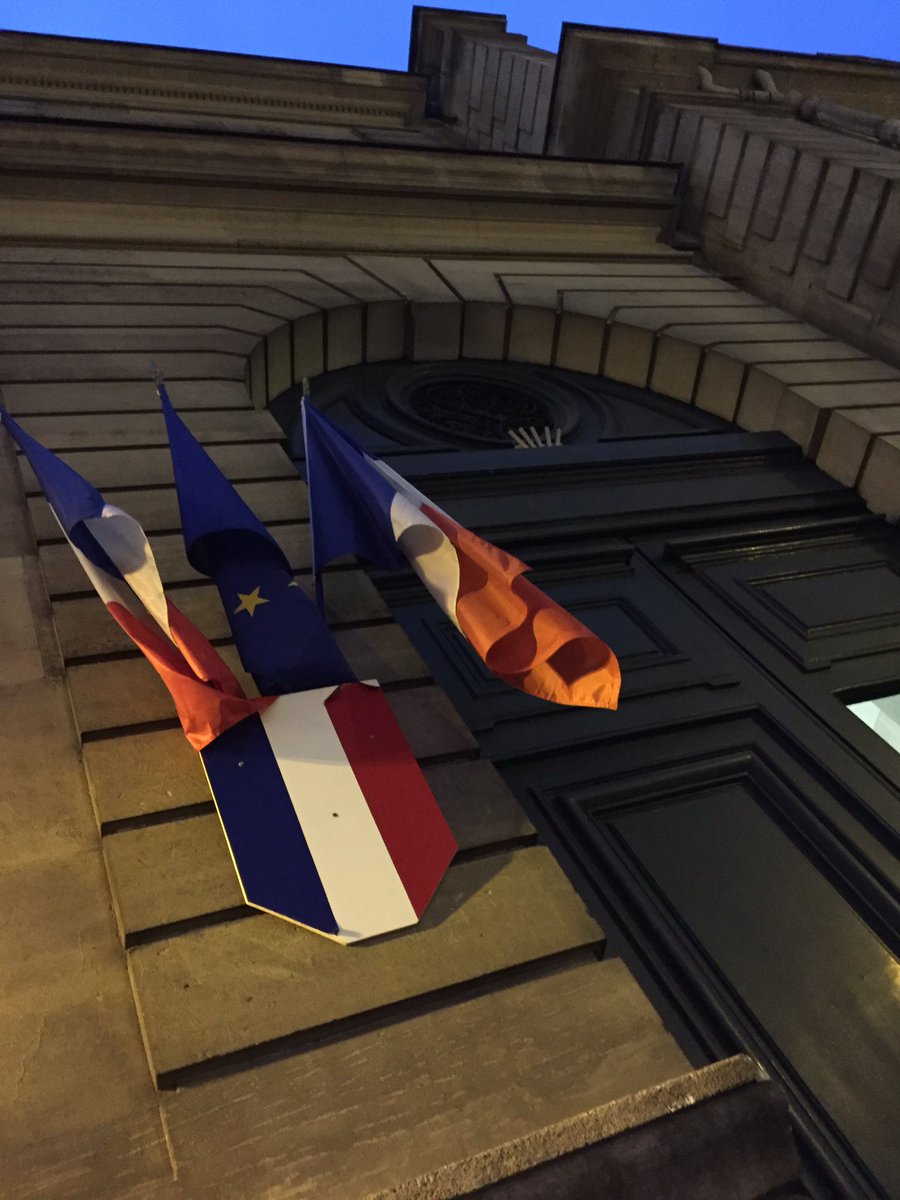 FCPE_nationale's tweet photo. Prêts pour le #ColloqueFCPE sur le #decrochagescolaire au Palais du Luxembourg. @LMoyanoFCPE @f_cartron https://t.co/2hIzbxR4Br