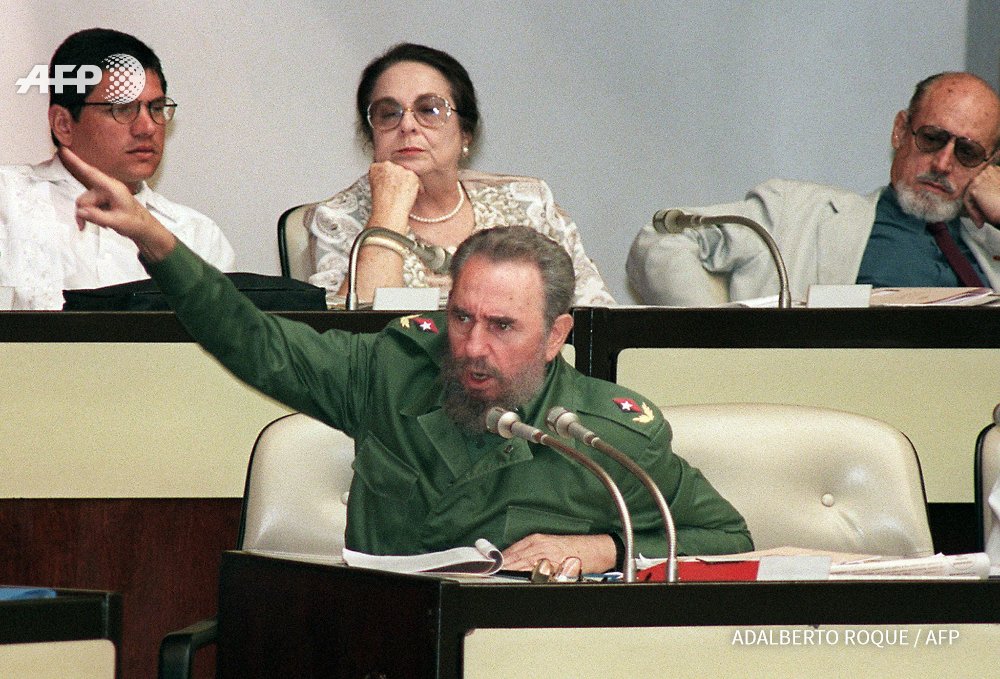 AFP's tweet photo. Guerrilla revolutionary Fidel Castro, who died age 90, turned tiny Cuba into a thorn in the paw of the mighty US https://t.co/LWeu8XDjHJ