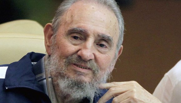 andesecuador's tweet photo. Murió Fidel Castro este viernes 25 de noviembre. Su cuerpo será cremado, informó su hermano y presidente cubano, Raúl Castro. https://t.co/539mxJu1LI