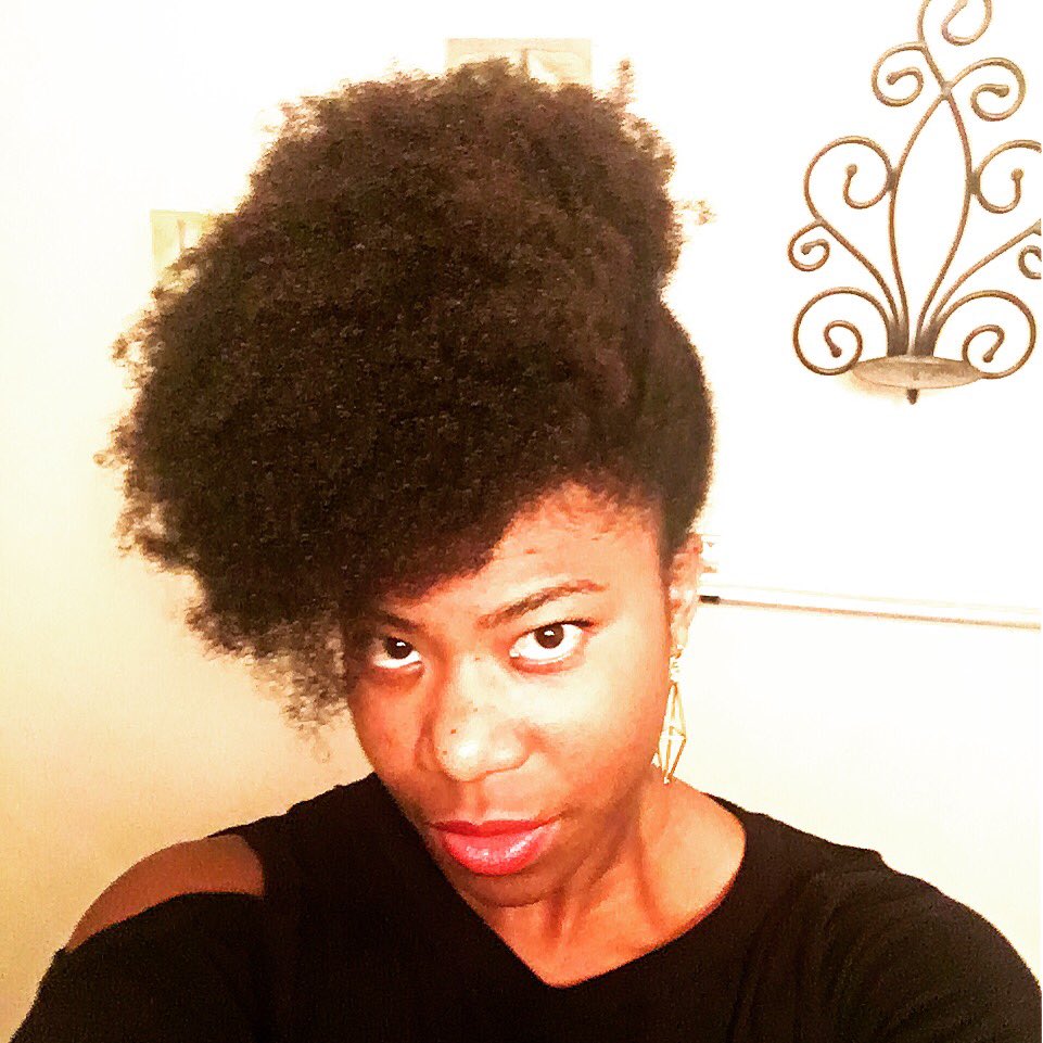AdannaK's tweet photo. When there is just NOT enough time on hair day! #naturalgirl #naturaldo #halfro #afrochic #lovemylocks https://t.co/4ndnYRmXva
