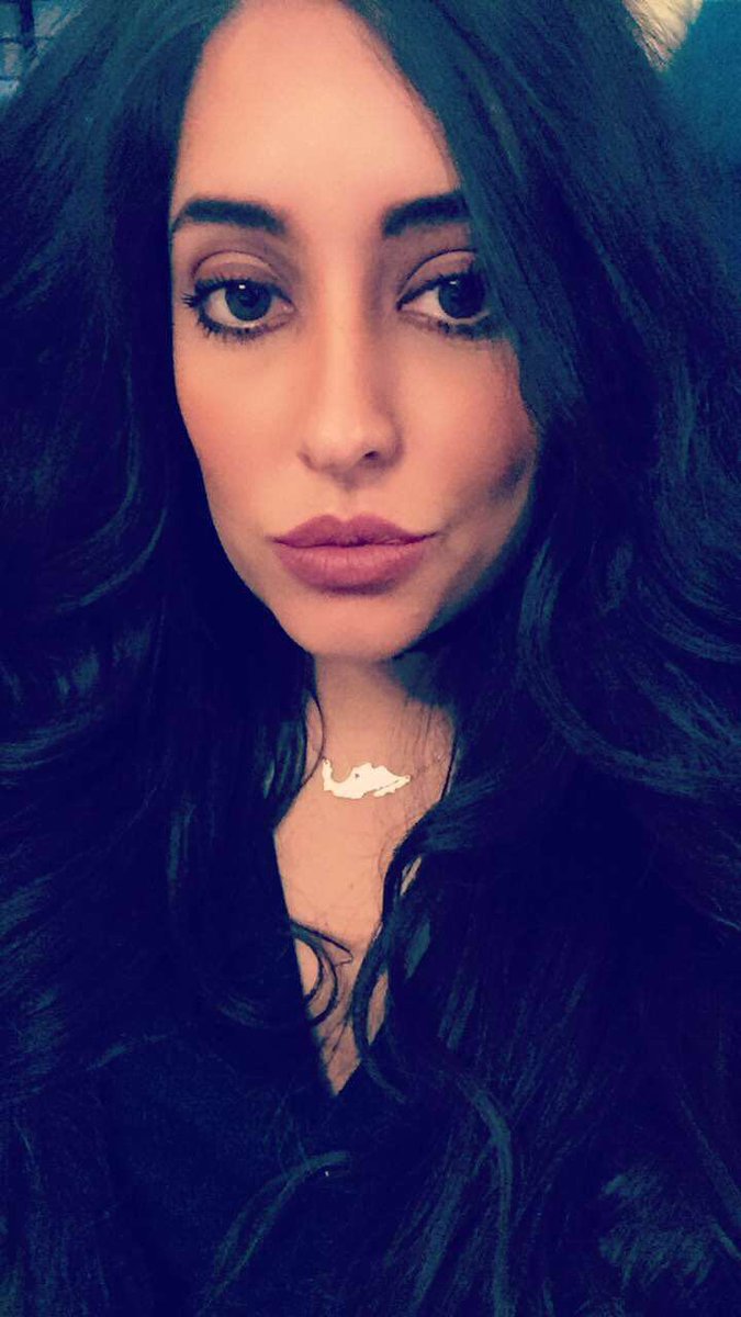 maryangel_'s tweet image. Hello. ✌🏼️ #almostdecember