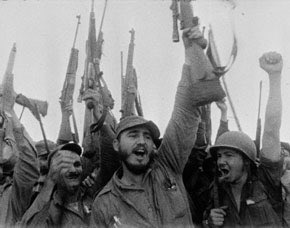 ConCiliaFlores's tweet photo. El gigante invicto Comandante Fidel Castro partió al encuentro con el Che Guevara,Camilo y Comandante Eterno Hugo Chávez  #HastaSiempreFidel https://t.co/WrBhoMhsjJ