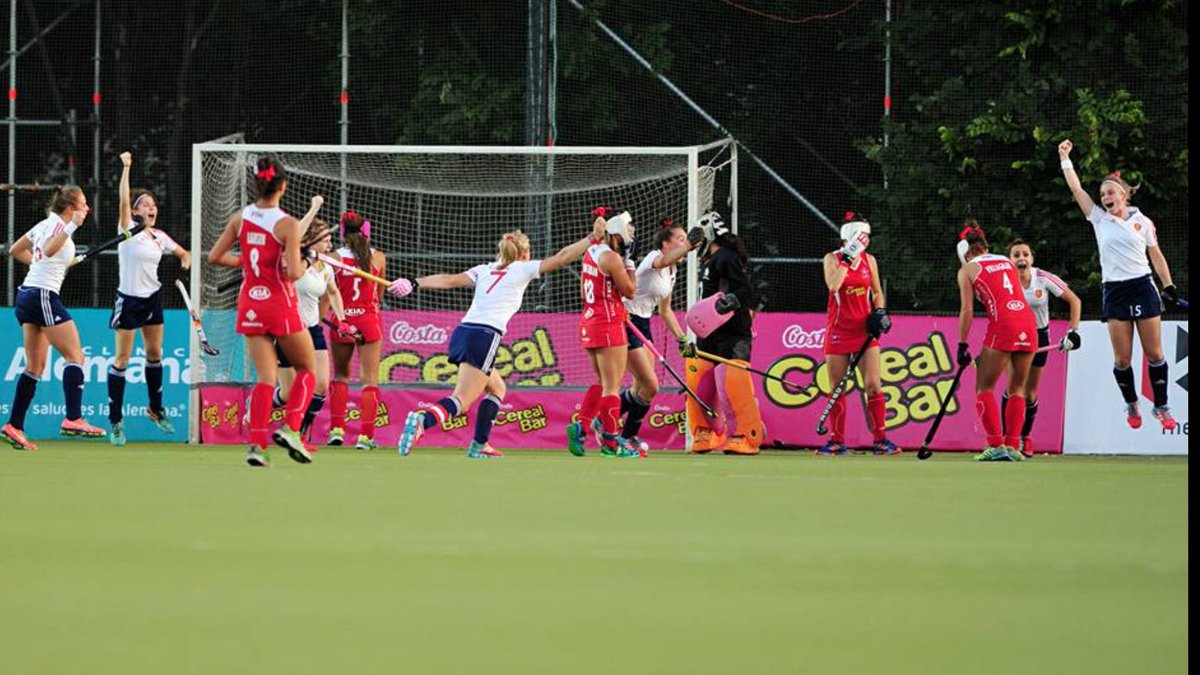 Reptonhockey's tweet photo. With a celebration we've seen once or twice before(!) Esme scores the game-winning goal at the U21 World Cup v Chile #jwc16 #repton #hockey https://t.co/fjZNkAzl9M