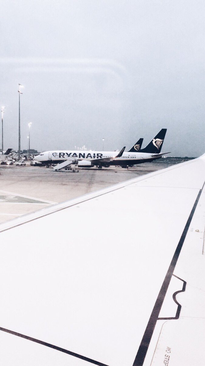 Archistas's tweet photo. Off to #Lisbon anyone tips on what to see - eat - do? #ciaokesbyekes ✈️👋🏼 https://t.co/dcy41S9HK0