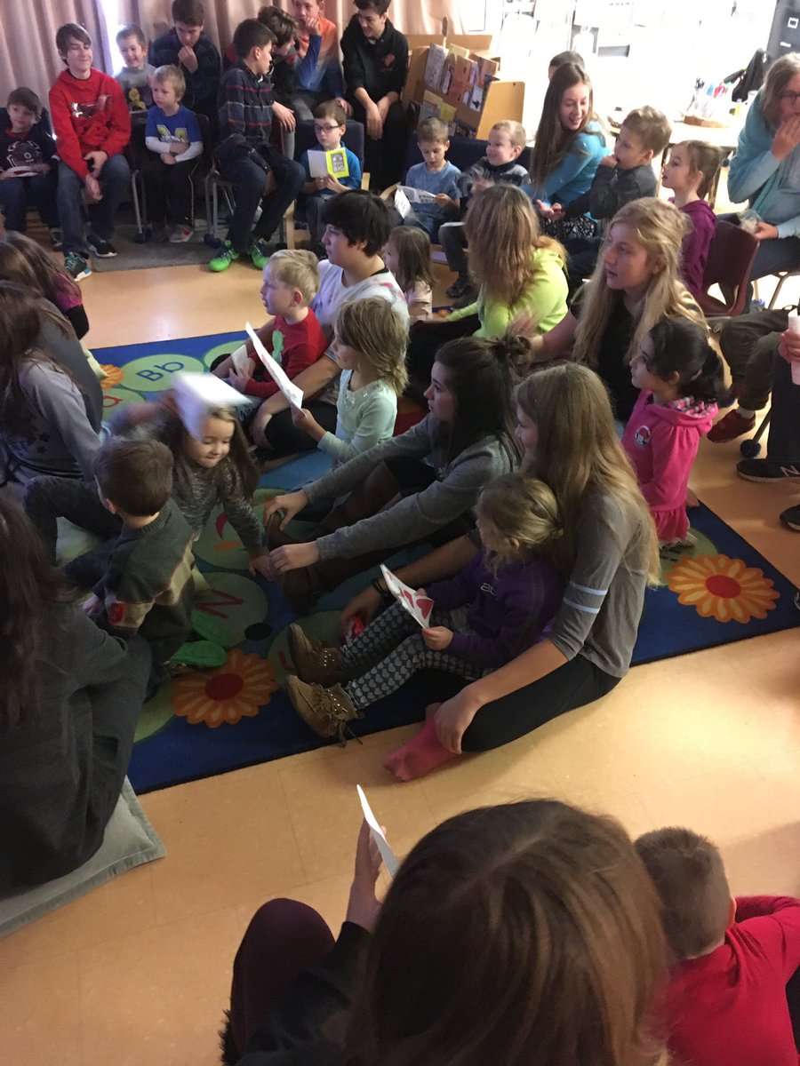 OGr8109ers's tweet photo. Week of Kindness... Reading Buddies celebrate their friendship with popcorn and a movie!! #WefoundDory https://t.co/ImoVFh8efb