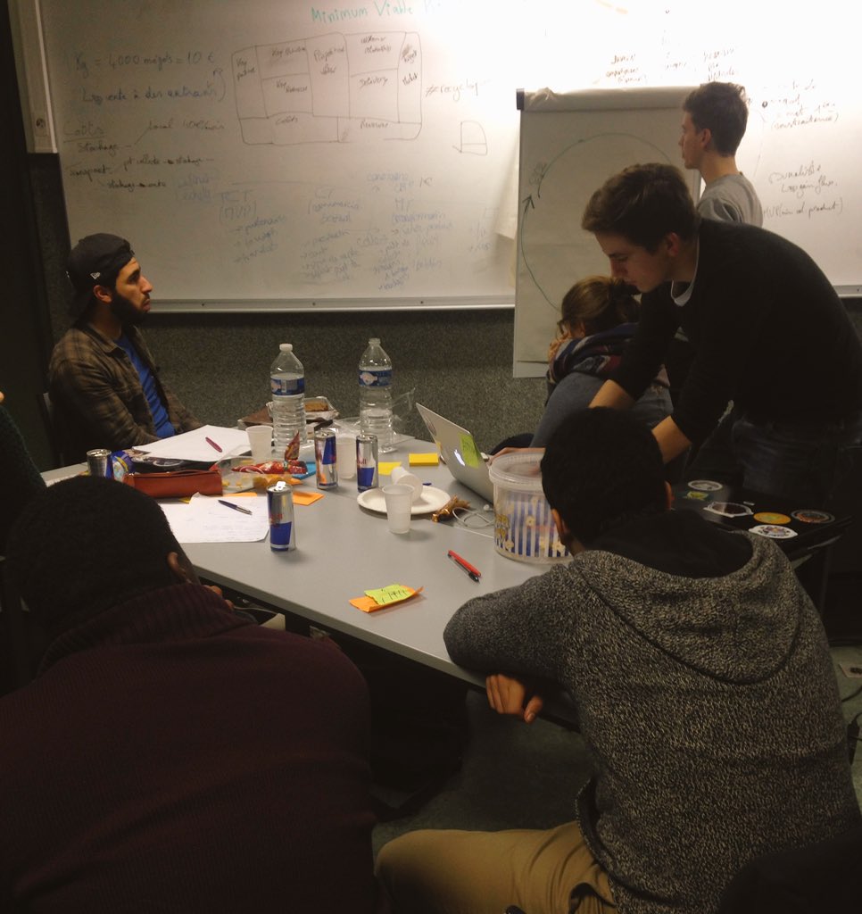 Impakters's tweet photo. 4:00 Les équipes sont toujours aussi motivées dans le développement de leurs business plans! #nocturne https://t.co/d2ydngsA7t