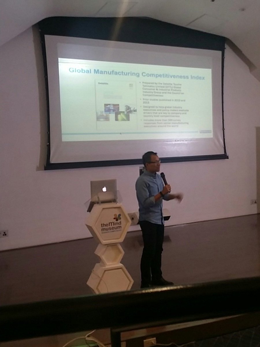 SherwinPelayo's tweet photo. Dr. Jay Sabido of Ionics EMS talking about IoT at #DSCON2016. https://t.co/ITFvMa4agv
