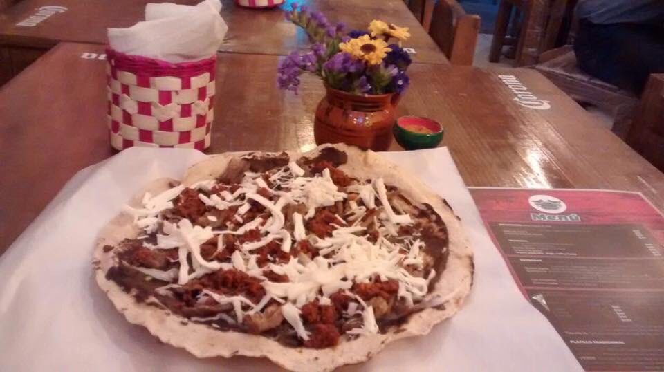 Ya tenemos servicio de <a href="/Uber_MEX/">Uber Mexico</a> #UberEATS tlayudas hasta la puerta de tu casa 🤔❤️