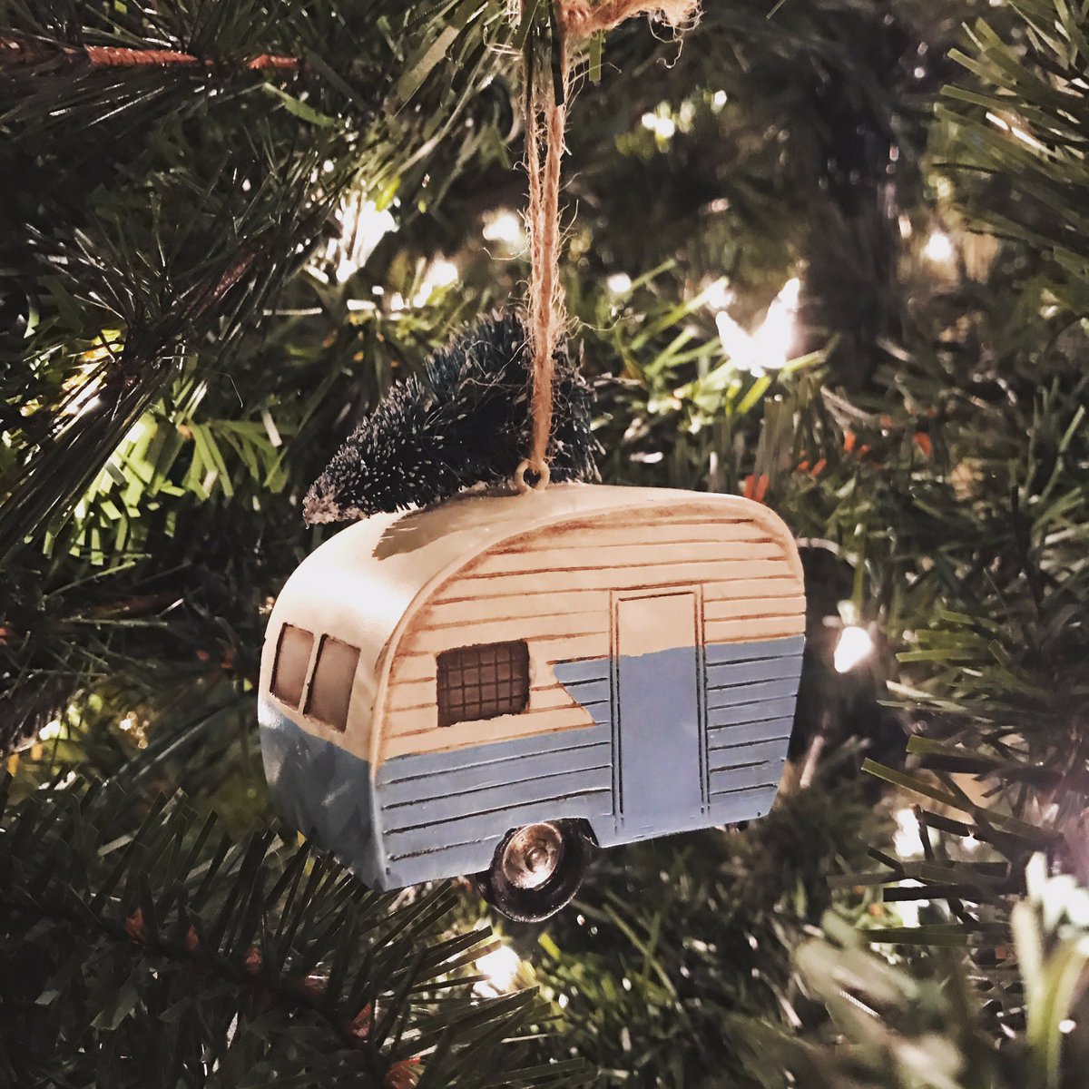 herfinemess's tweet photo. An #RVers #Christmas ๐ฒ#travel #rvblogger #lifeonwheels #RVLife #RV #wanderlust #holiday2016 #retroRV https://t.co/nsGcV8KwSG