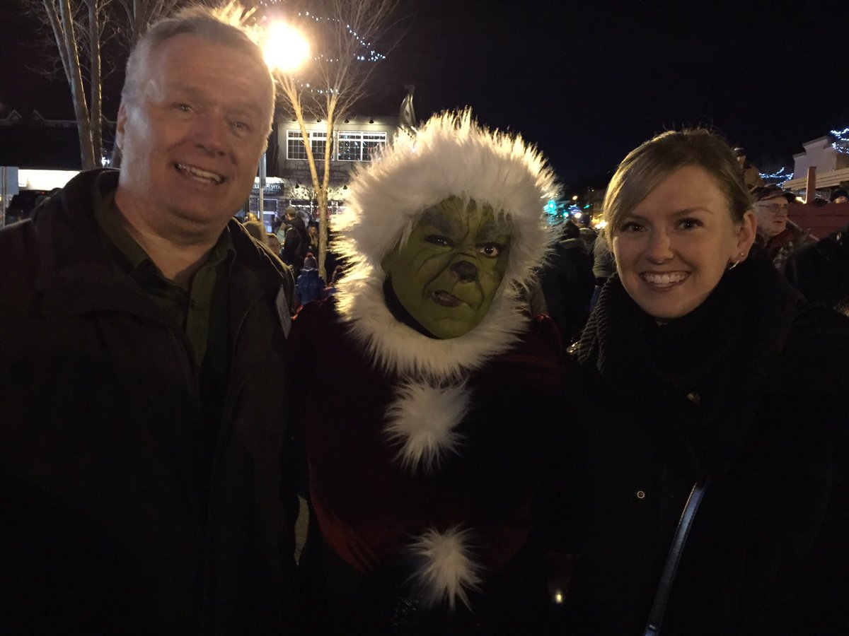 smaashley11's tweet photo. Enjoying the #SnowflakeFestival with my fam jam in #t8n #stalbert #getgrinchy https://t.co/L7qmVoeMoB