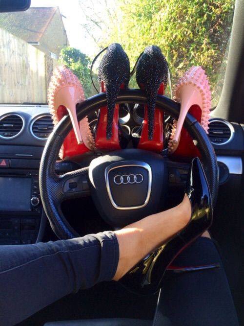MyRedBottomz's tweet photo. Make sure to check back for our Cyber Monday sales 👠👠 #thanksgiving #redbottoms #louboutin #redbottomz #CyberMonday #blackfriday #shopping https://t.co/VNItvVVHGB