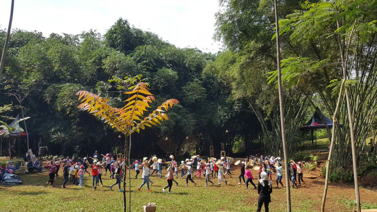 angklungudjo's tweet photo. Persiapan angklung pride 2016 @infobdg @sehatAQUA @DodolPicnic @C59Tshirt https://t.co/i5b2am88oD