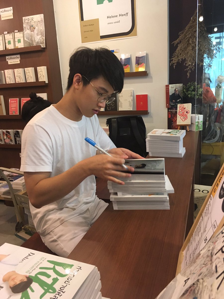 #ทําทุกอย่างให้สุดRitz 
ริท กำลังมาเซ็นหนังสือชุดพิเศษ
เตรียมพร้อมให้แฟนริทจ้า

#เคล็ดไทยจัดจำหน่าย