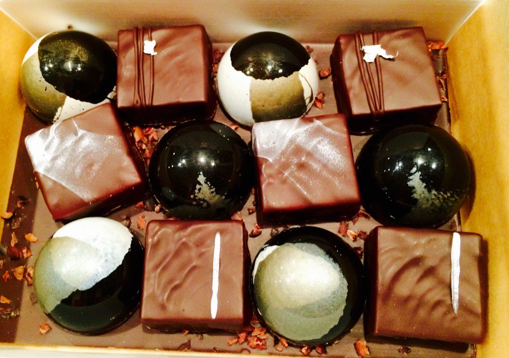 A handcrafted Christmas, <a href="/beta5chocolates/">BETA5</a> style. Ta!