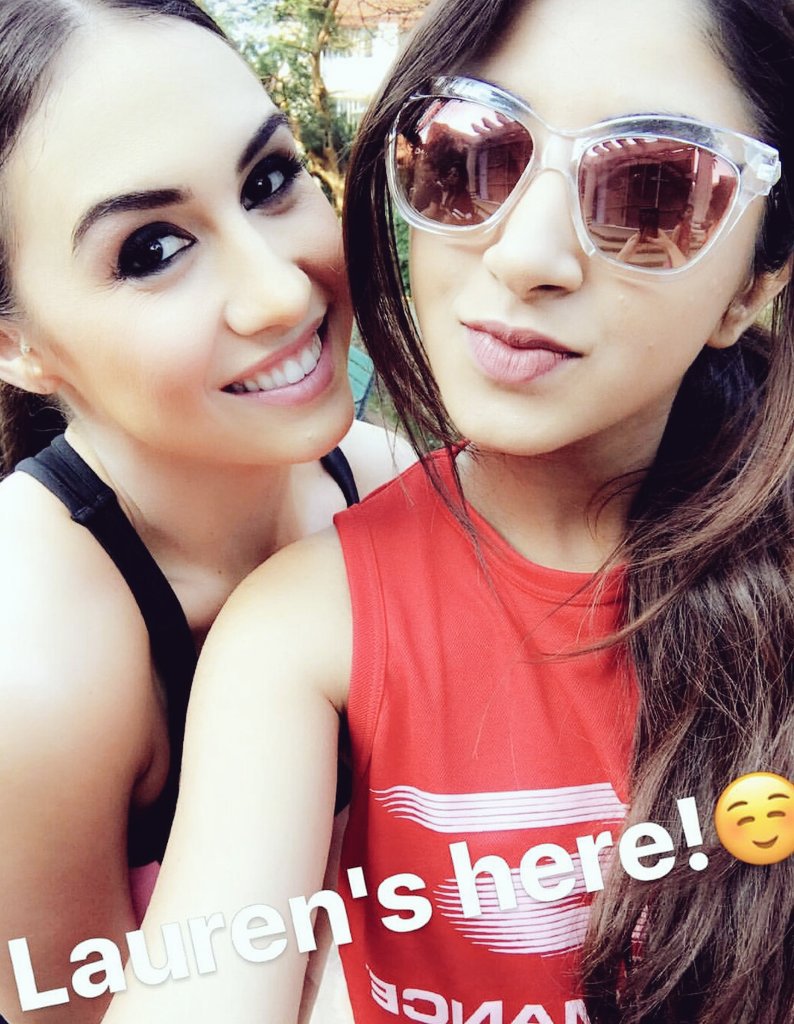 SkechersIndia's tweet photo. Look who we have here at the #SkechersPerformance #GOGoaDance https://t.co/FPiovhlQLg