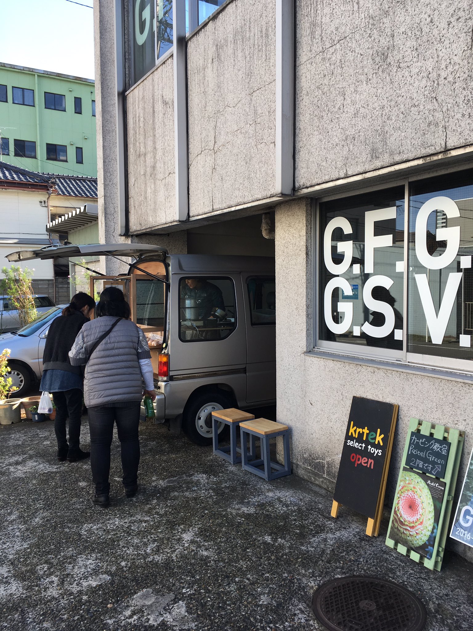 G F G S スズキ食堂車さん オープンしてすぐ人気です 焼き菓子 サンドウィッチ キノコチャウダーがあり さらに14時半 位には焼き立てアップルパイも追加されるとか 是非お越しください Gfgs 医学町ビル スズキ食堂車 T Co