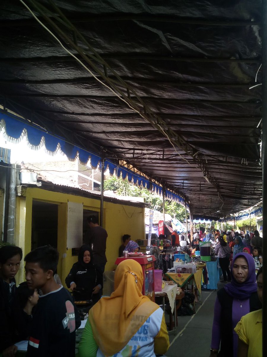 MohtohaBDG's tweet photo. KARASAK CULINARY FESTIVAL 2016 yuk merapat wargi moh toha jangan sampe ketinggalan lokasi di sepanjang jl karasak RW 02 https://t.co/x0pjDlIfZk