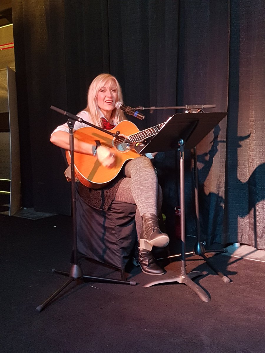 S_Saretsky's tweet photo. Did you know the music at #festivalofwinesrd @RDTreeFest is live???? Loving it!!!! https://t.co/U07mJkEFEV