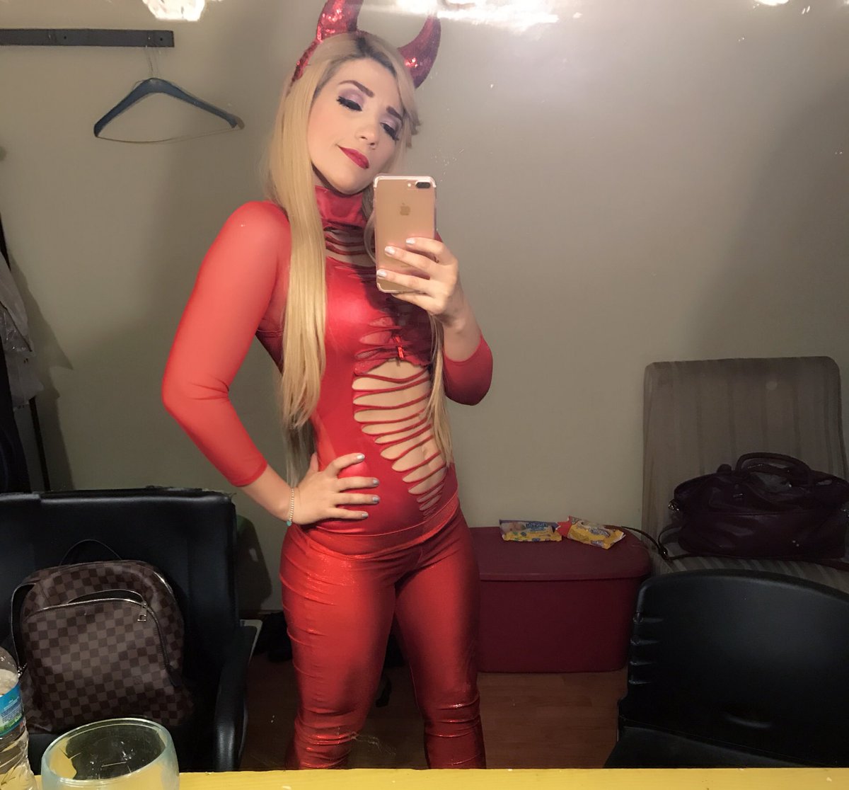 JazminconJ's tweet photo. 😈 https://t.co/IYVqGTFBbO