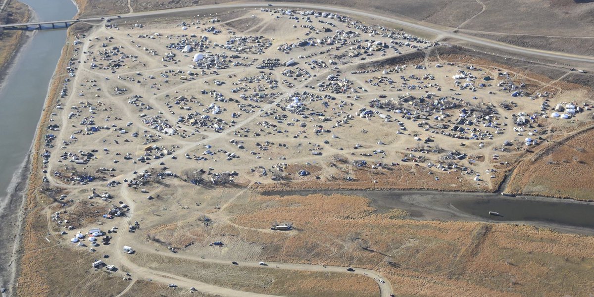 HuffPost's tweet photo. Feds announce plans to shut largest Dakota Access Pipeline protest camp https://t.co/xcM4BAe9ZX https://t.co/41EnMwUYff