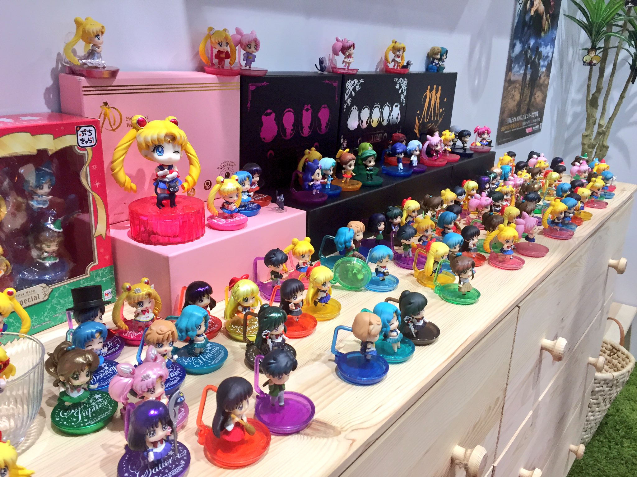 コヤッキー メガホビexpo 来てます 女 部屋 というコンセプトの展示があった こういう展示はもっと増やすべき フィギュアを飾りたくても飾り方 置き方がわからない人が多いから メガホビexpo16 ワンピース ドラゴンボール