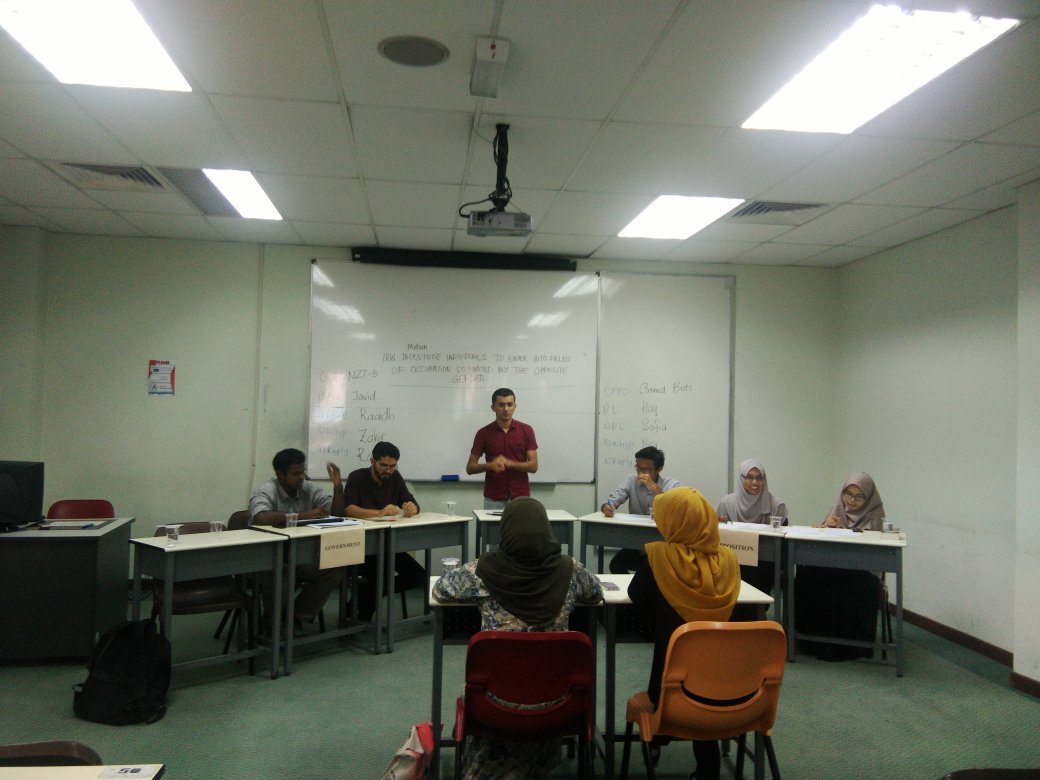 edciium2016's tweet photo. #NZT5 vs #CANNEDBOTS
3rd round still on going!
#edc16 https://t.co/xdGMaFNc0v