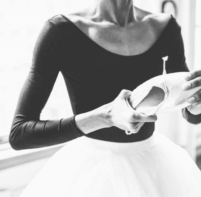 thinspirationlu's tweet image. #collarbones #chestbones #thinspo #skinny #legspo #thighgap #flatstomach