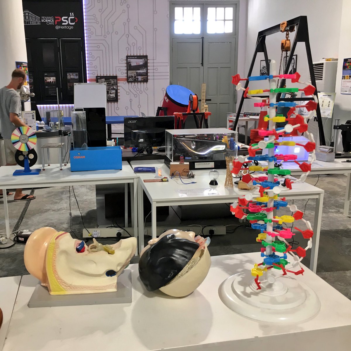 hazwan's tweet photo. We visited the Penang Science Cluster. Amazing place, where kids can explore, and adults can be kids again! Kuching needs this! @twt_kuching https://t.co/vPflz95QQo