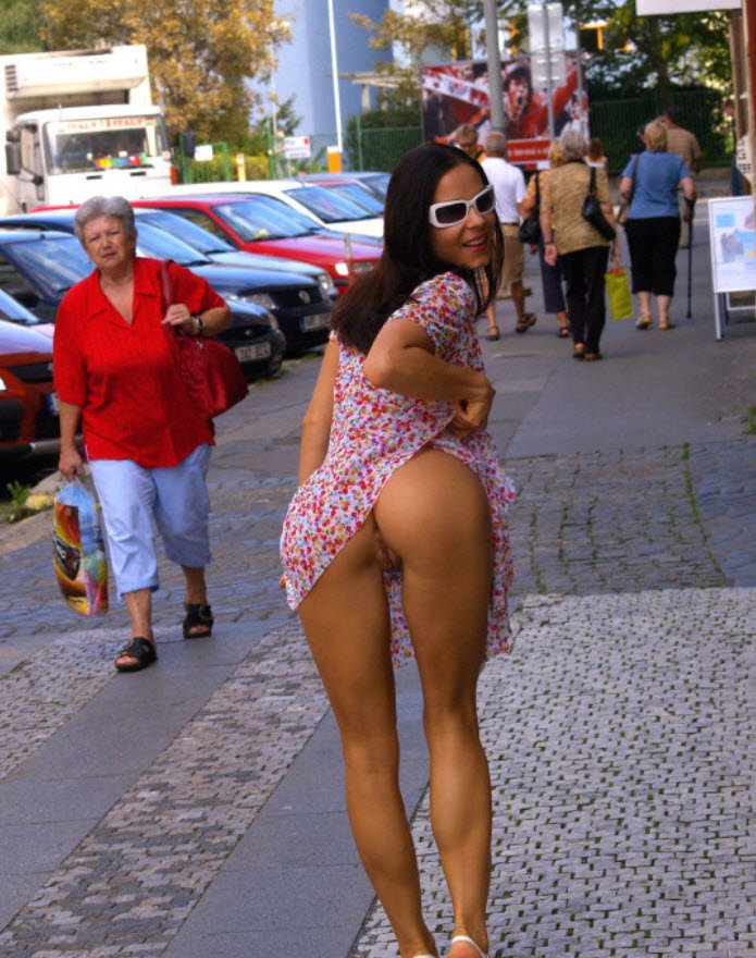 Public Nudity в Твиттере: "Perfect ass upskirt #upskirt #ass #flasher ...